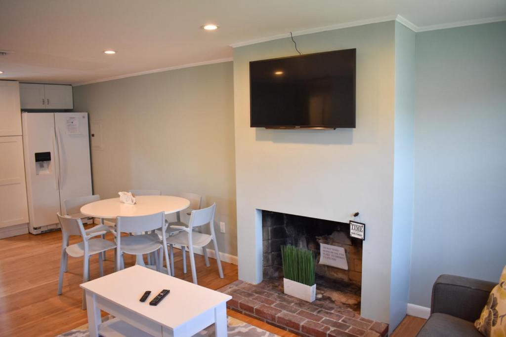 Seaside Serenity, Just A Block /0.1 Mile Away From The Beach Yarmouth Port Eksteriør bilde