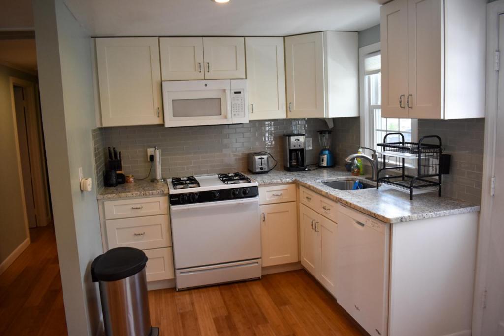Seaside Serenity, Just A Block /0.1 Mile Away From The Beach Yarmouth Port Eksteriør bilde